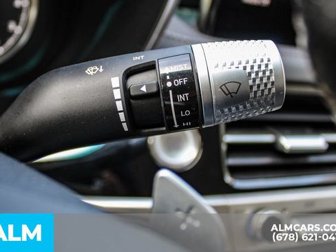 Used 2025 Genesis G70 2.5T RWD image 28
