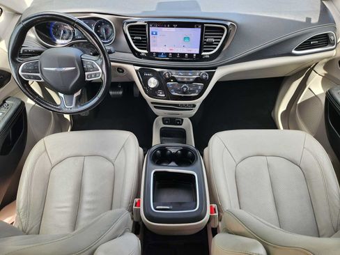 Used 2021 Chrysler Pacifica Touring-L FWD image 24