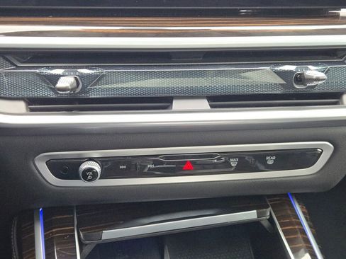 Used 2025 BMW X7 xDrive40i image 28