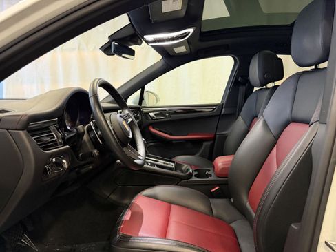 Certified 2023 Porsche Macan S image 5