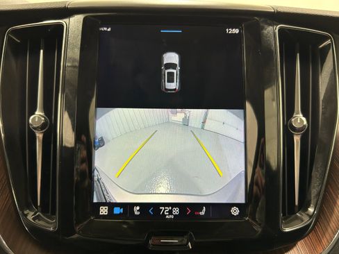 Used 2023 Volvo XC60 B5 Plus image 8