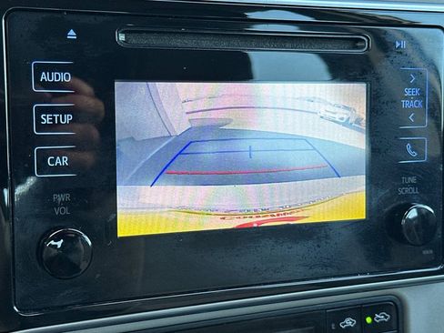 Used 2018 Toyota Corolla LE image 20