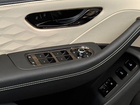 New 2026 Bentley Flying Spur Plug-In Hybrid AWD/4WD image 22