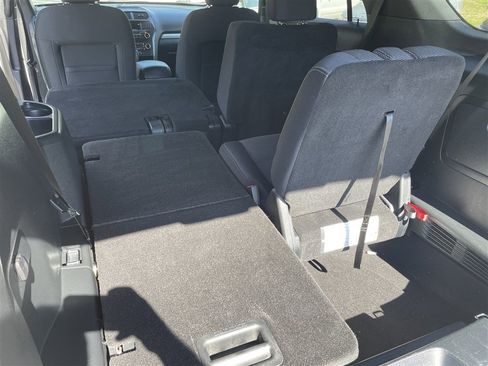 Used 2018 Ford Explorer XLT image 18