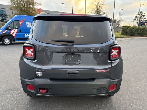 Used 2022 Jeep Renegade Trailhawk image 8