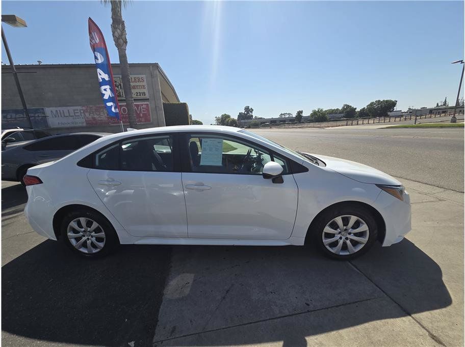 Used 2023 Toyota Corolla LE FWD image 2
