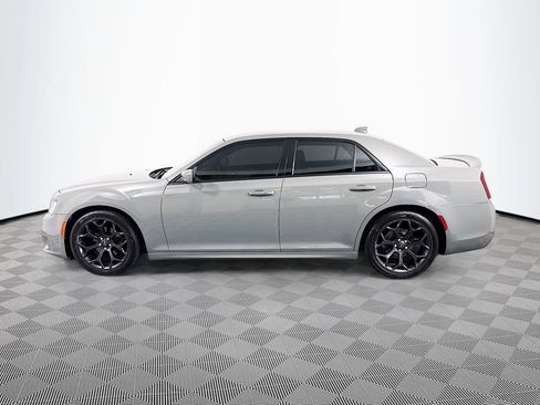 Used 2019 Chrysler 300 S w/ S Model Appearance Package RWD image 4
