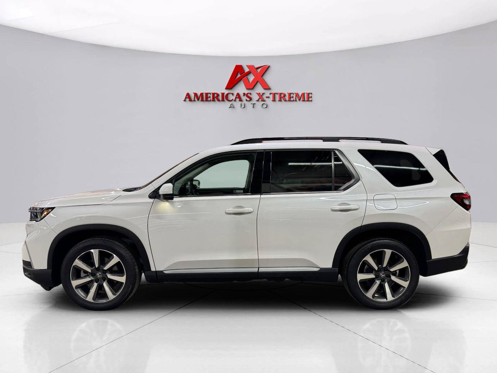 Used 2023 Honda Pilot Elite image 4
