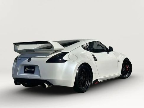 Used 2018 Nissan 370Z Coupe RWD image 2