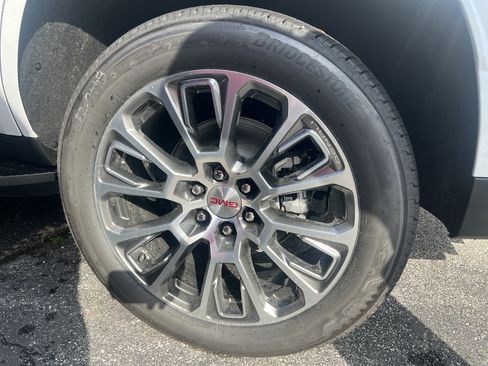 New 2026 GMC Yukon Denali w/ LPO, Get Active Package AWD/4WD image 18