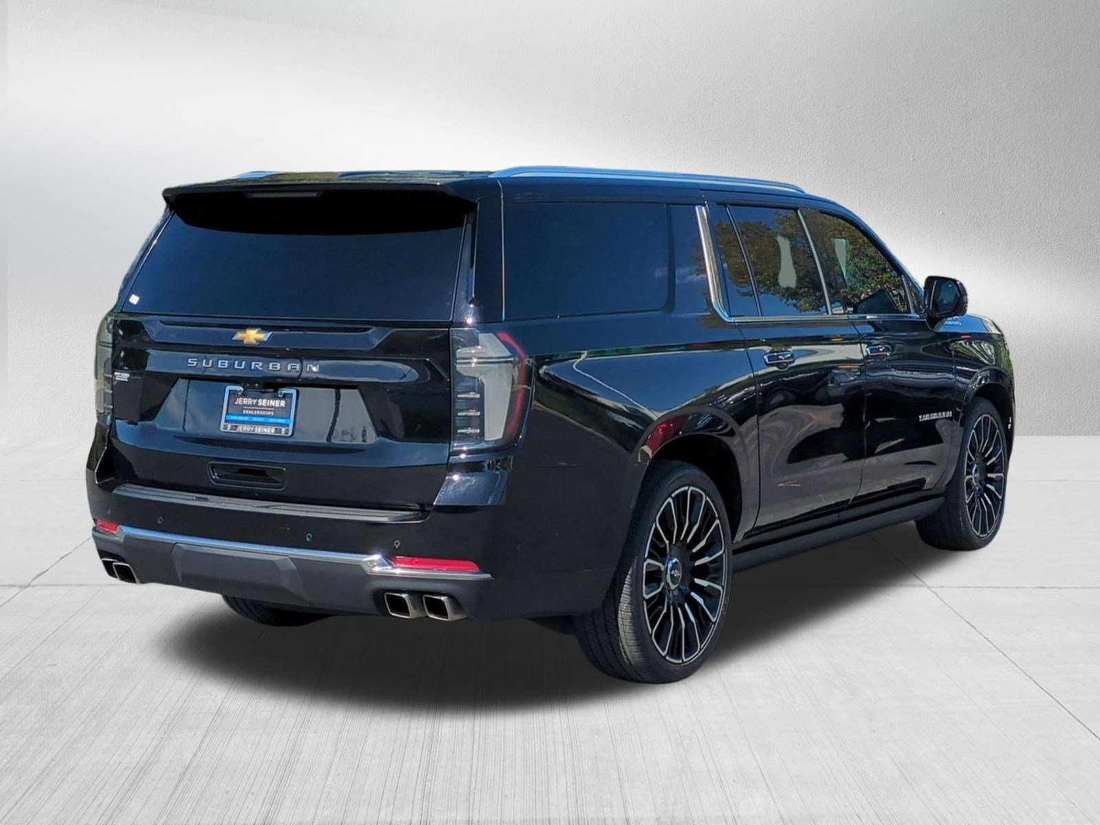 Certified 2025 Chevrolet Suburban High Country AWD/4WD image 6