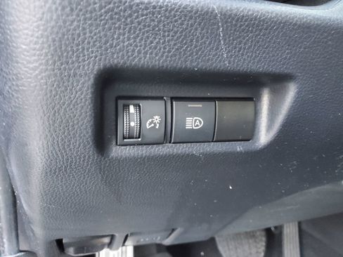 Used 2022 Toyota RAV4 XLE image 16