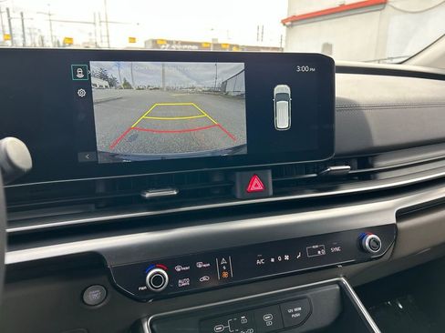 Used 2025 Kia Carnival image 20