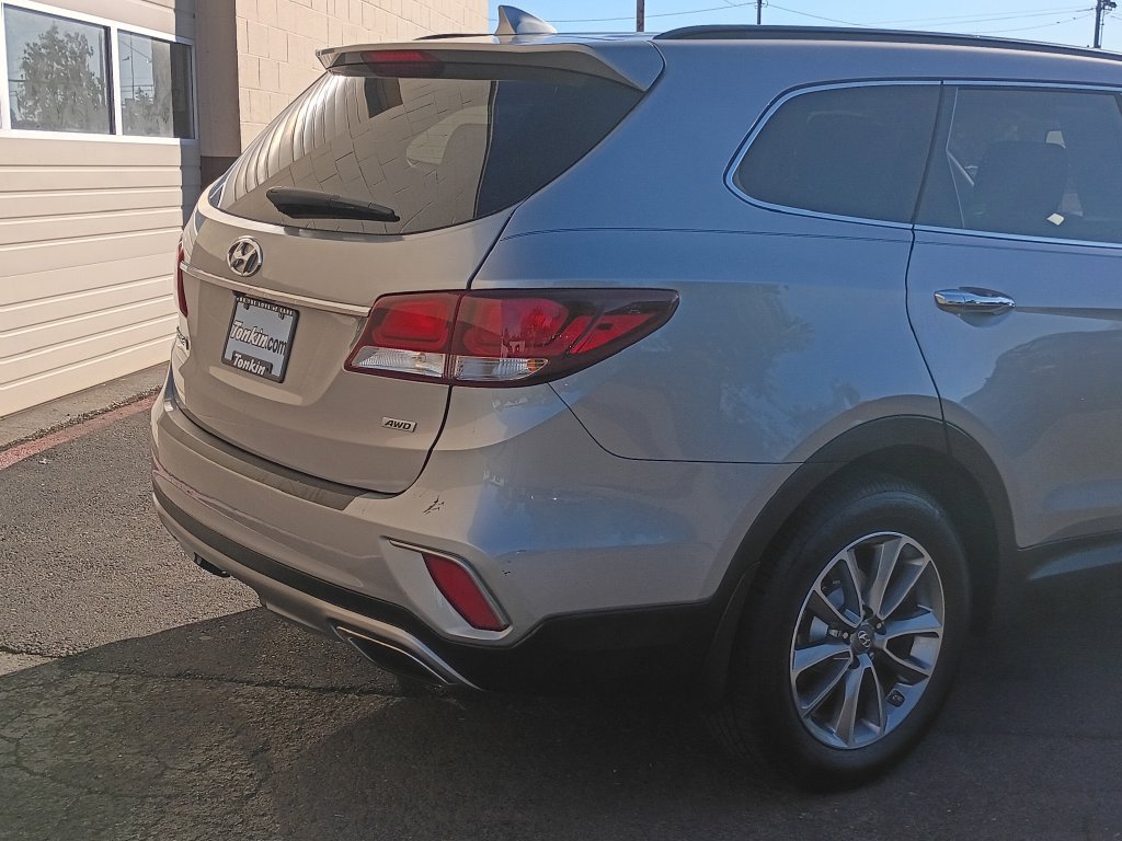 Used 2017 Hyundai Santa Fe SE w/ Cargo Package AWD/4WD image 5