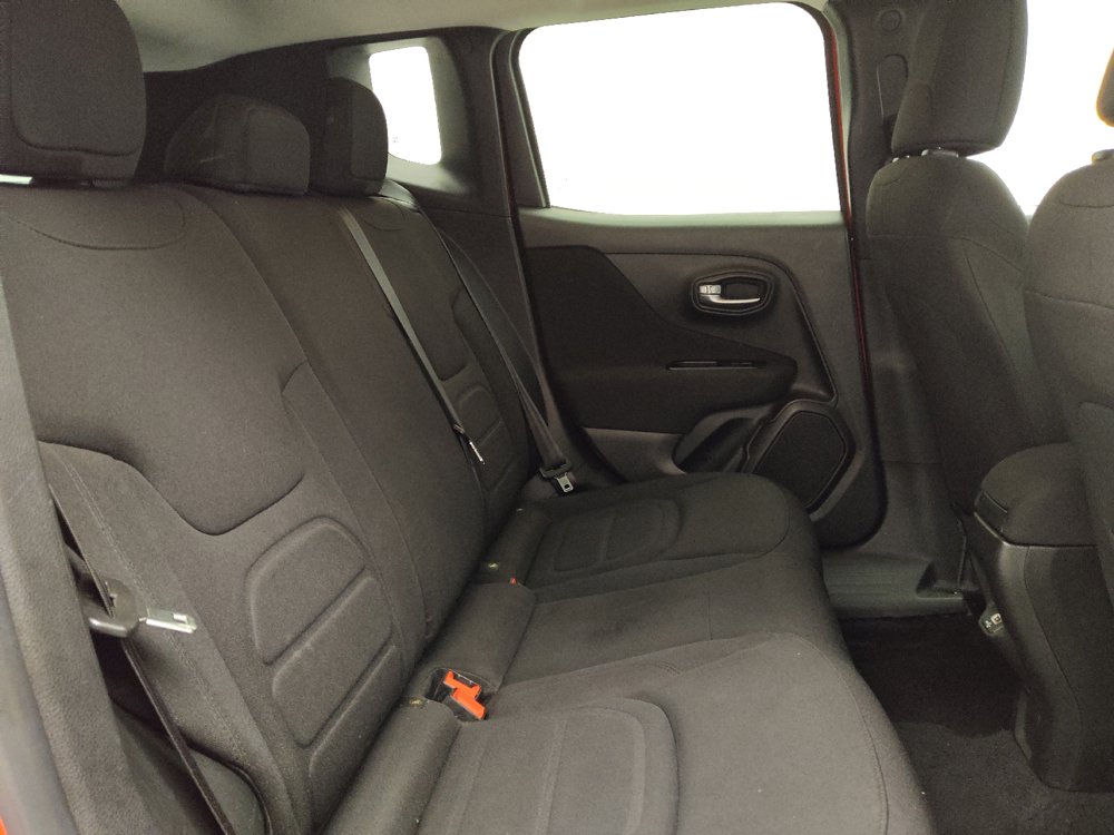 Used 2020 Jeep Renegade Latitude FWD image 19
