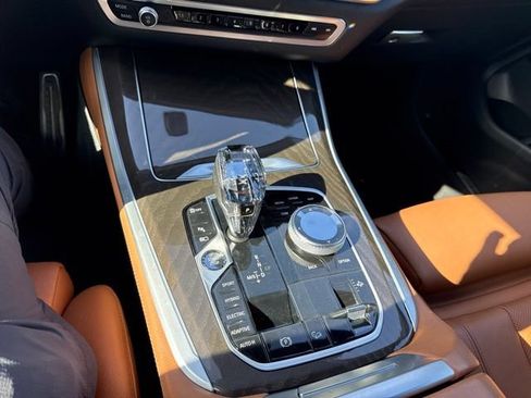 Used 2022 BMW X5 xDrive45e w/ M Sport Package AWD/4WD image 8
