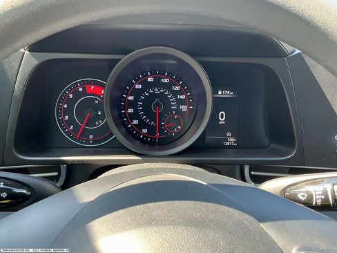 Used 2023 Hyundai Elantra SE FWD image 10