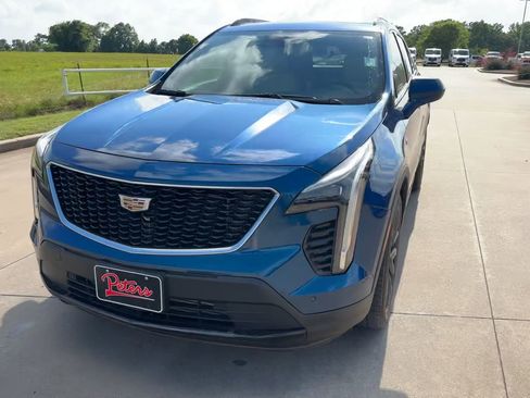 Used 2019 Cadillac XT4 Sport w/ Cold Weather Package FWD image 4