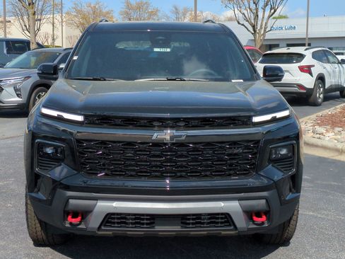 New 2026 Chevrolet Traverse Z71 w/ Enhanced Driving Package AWD/4WD image 3