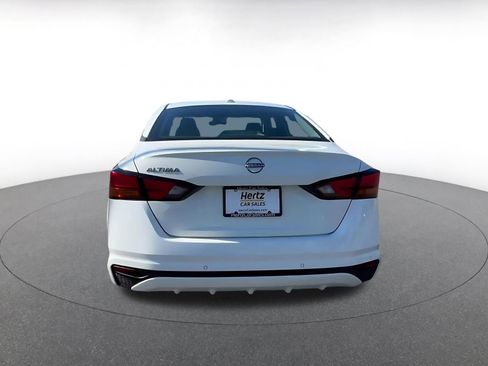 Used 2025 Nissan Altima 2.5 SV FWD image 12