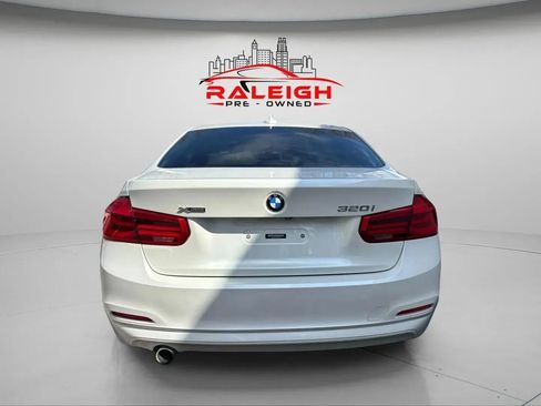 Used 2018 BMW 320i xDrive Sedan w/ Convenience Package image 3