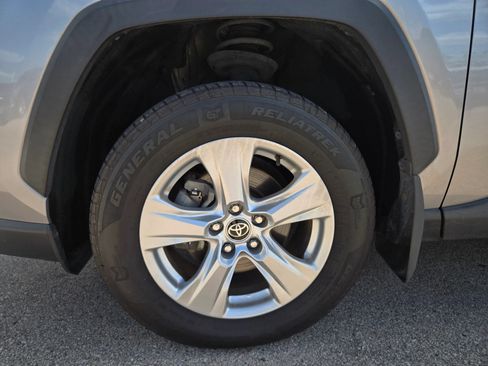 Used 2021 Toyota RAV4 XLE FWD image 17