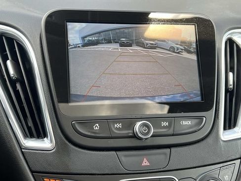 Used 2018 Chevrolet Malibu Premier w/ Premier Sun and Wheel Package FWD image 22