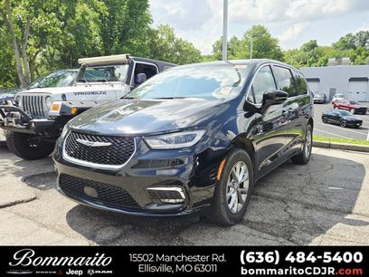 Used 2024 Chrysler Pacifica Touring-L