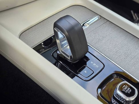 Used 2024 Volvo S60 B5 Plus image 34