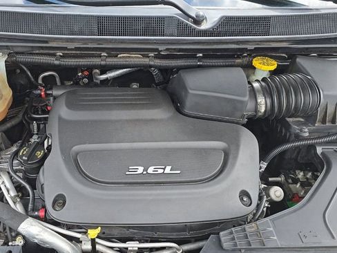 Used 2017 Chrysler Pacifica Limited FWD image 11
