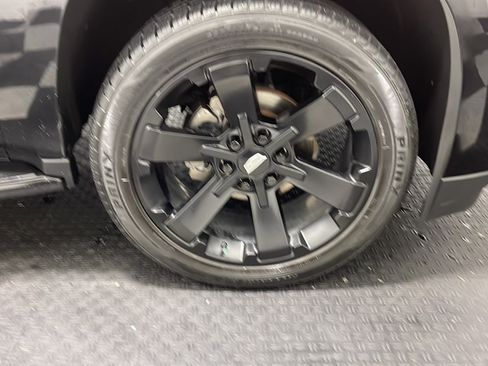 Used 2020 Cadillac Escalade Luxury w/ Escalade Sport Edition AWD/4WD image 23