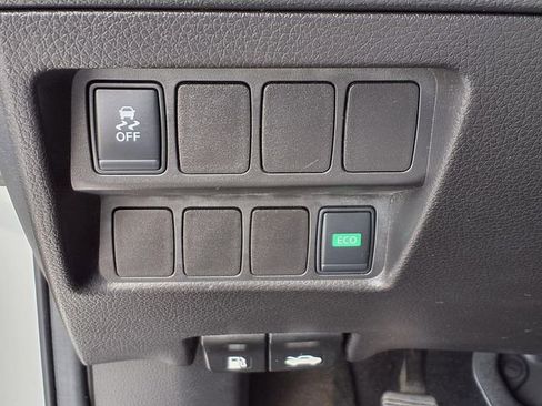 Used 2018 Nissan Rogue Sport S image 14