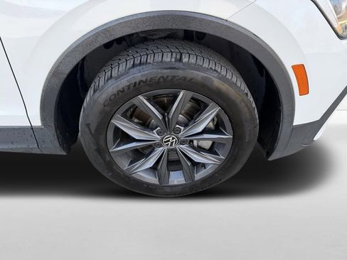 Used 2022 Volkswagen Tiguan SE image 32