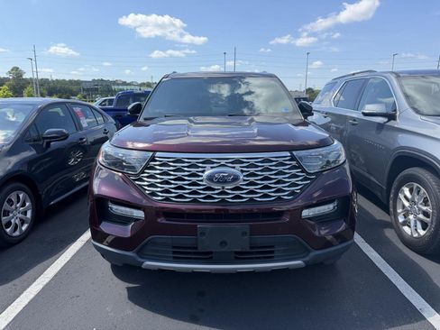 Used 2022 Ford Explorer Platinum w/ Equipment Group 601A AWD/4WD image 2