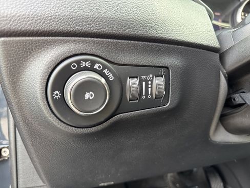 Used 2018 Jeep Compass Limited w/ Navigation Group image 44