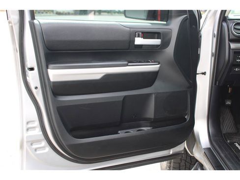 Used 2016 Toyota Tundra SR5 AWD/4WD image 7