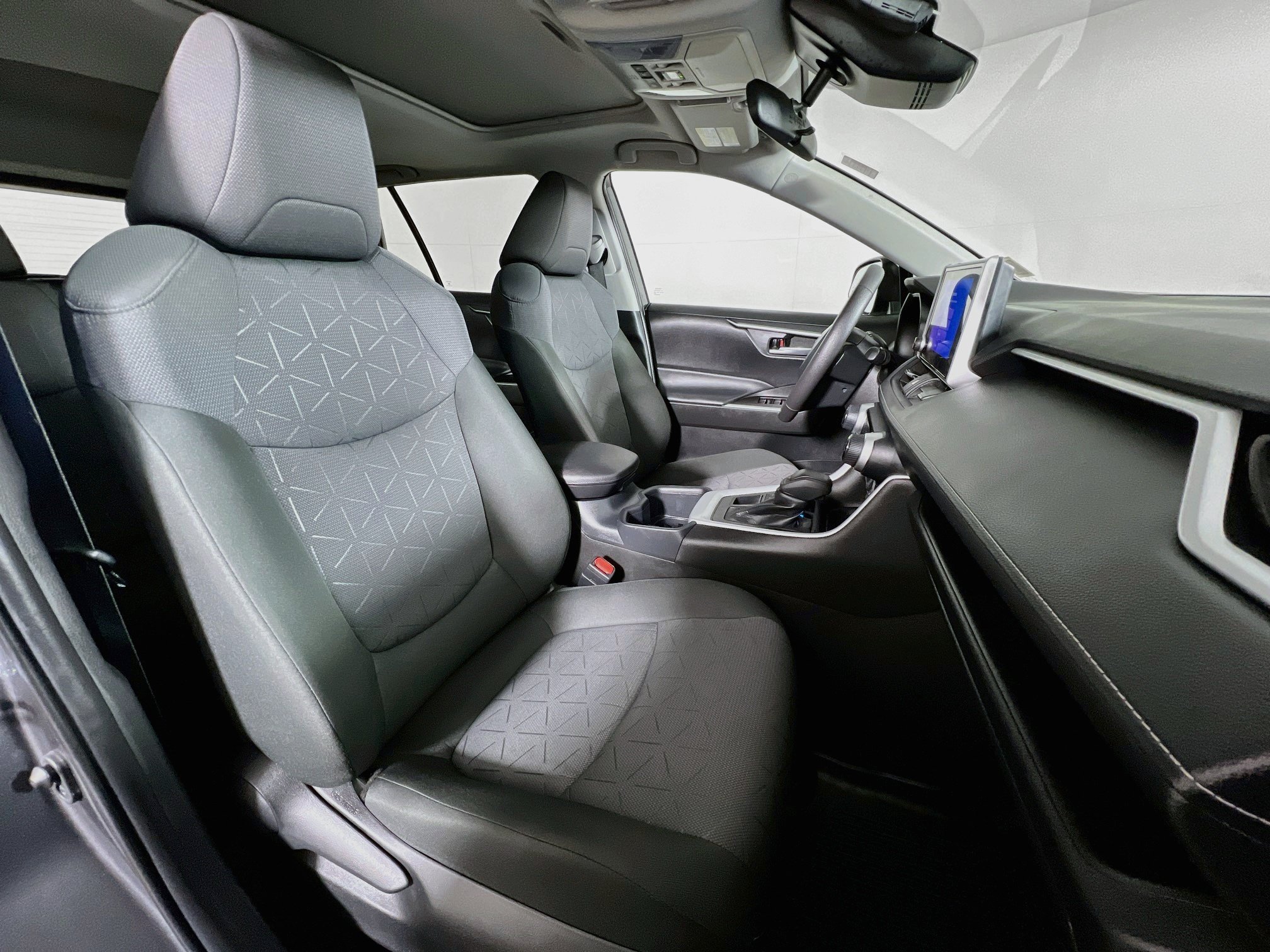 Used 2025 Toyota RAV4 XLE w/ Convenience Package AWD/4WD image 25
