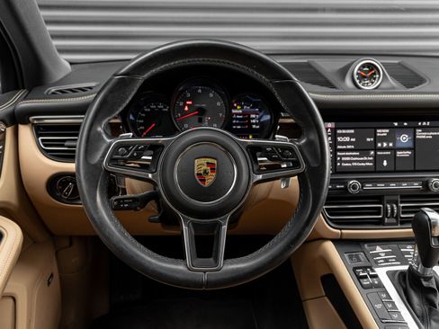 Certified 2021 Porsche Macan S image 16