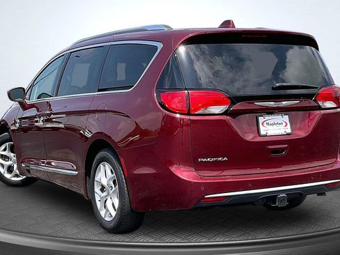 Used 2019 Chrysler Pacifica Touring-L w/ Tire & Wheel Group FWD image 13