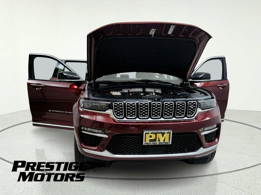 Used 2022 Jeep Grand Cherokee Summit AWD/4WD image 11