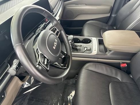 Certified 2025 Kia Carnival FWD image 22