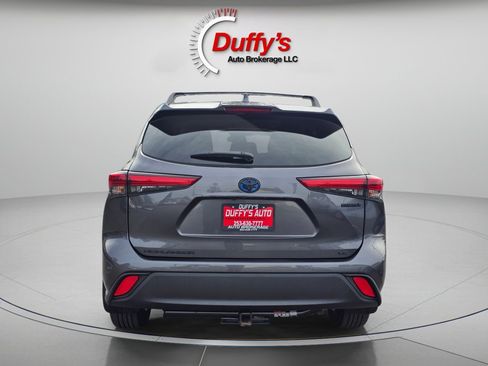 Used 2021 Toyota Highlander LE image 16