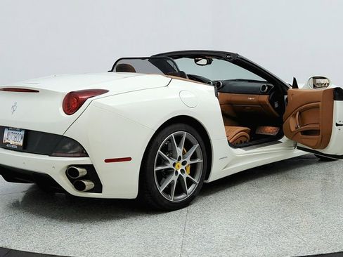 Used 2014 Ferrari California image 11