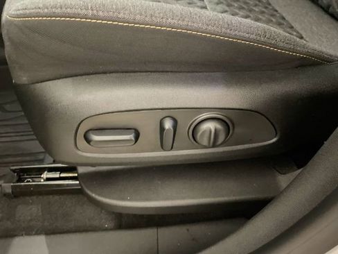 Used 2023 Chevrolet Equinox LT FWD image 25