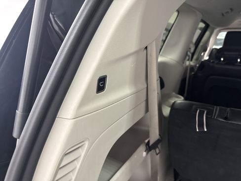 Used 2023 Chrysler Pacifica Touring-L FWD image 27