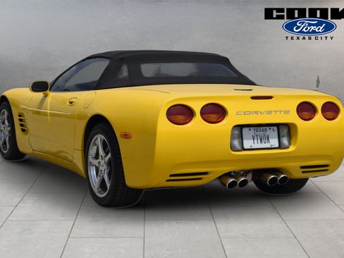 Used 2000 Chevrolet Corvette Convertible w/ Memory Pkg RWD image 4