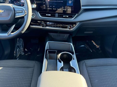 Used 2025 Chevrolet Equinox LT image 39