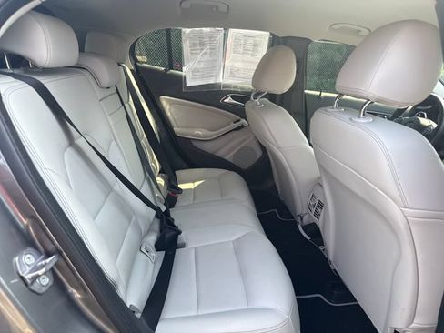 Used 2020 Mercedes-Benz GLA 250 4MATIC image 10