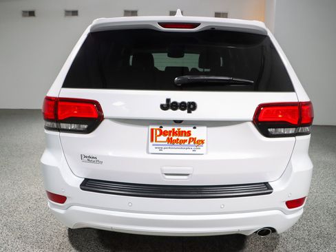 Used 2020 Jeep Grand Cherokee Altitude RWD image 8