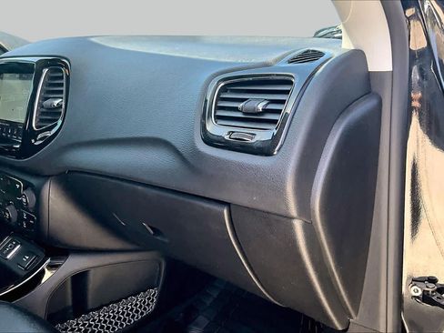 Used 2018 Jeep Compass Latitude w/ Popular Equipment Group FWD image 17